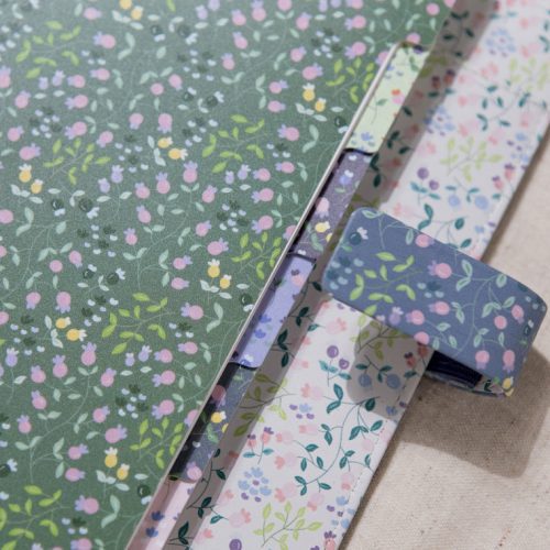 132932 organiser meadow A5 dividers lifestyle